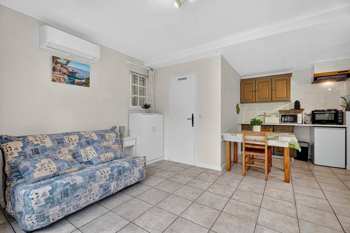 Entire studio, Var Hyères Studio by the Sea with Shared Garden, Balcony, and Air Conditioning in La Garde, Parc national Port-Cros
