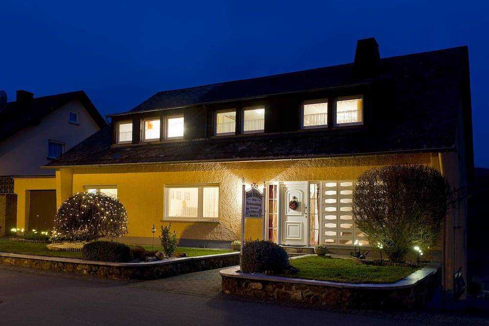 Ganze Wohnung, Familienfreundliche \"Moselblck\"-Ferienwohnung in Neumagen-Dhron, Bernkastel-Kues & Umgebung