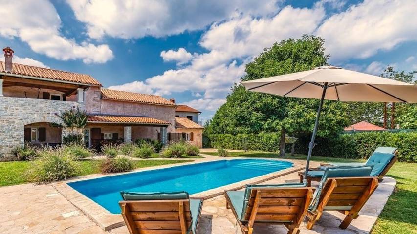 Ferienhaus für 10 Personen, mit Terrasse und Garten