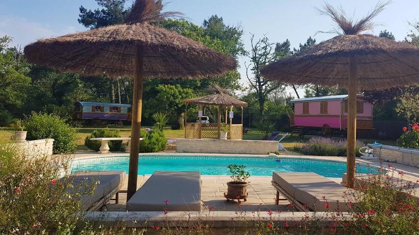Location de vacances pour 2 personnes, avec piscine à Bussac-Forêt - 3