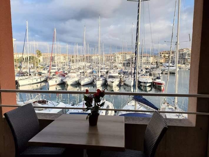 Gîte pour 3 personnes, avec balcon et piscine dans Plage du Port Fréjus