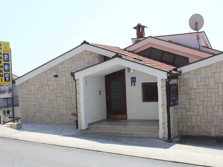 Ganze Wohnung, Guest House San Antonio - Deluxe Room with Patio in Ploce, Dubrovnik-Neretva