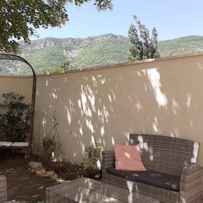 Chambre d’hôte pour 2 personnes, avec piscine ainsi que jardin et vue dans la Drôme