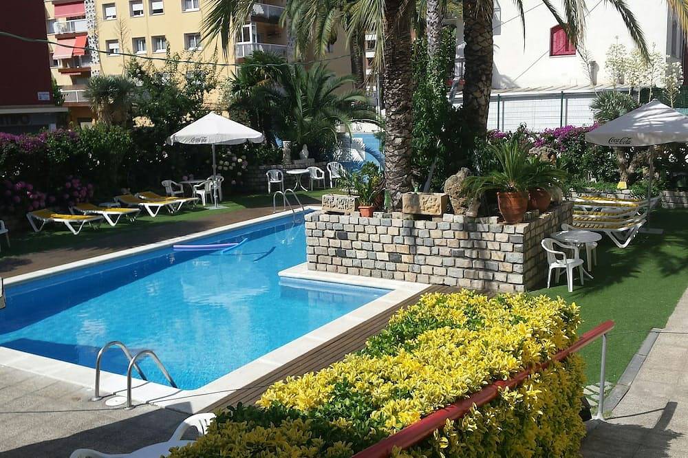 Hel lägenhet, Apartaments Mar Blau - Calella Beach in Calella, Costa del Maresme