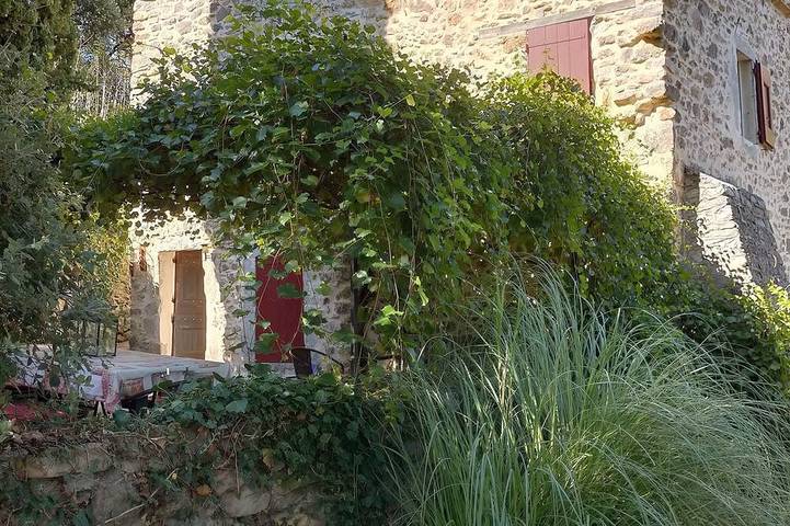 Gîte pour 9 personnes, avec terrasse ainsi que piscine et jardin à Saint-Félix-de-Pallières