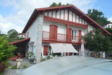 Chambre d’hôte pour 2 personnes, avec jardin ainsi que vue et piscine dans la Creuse