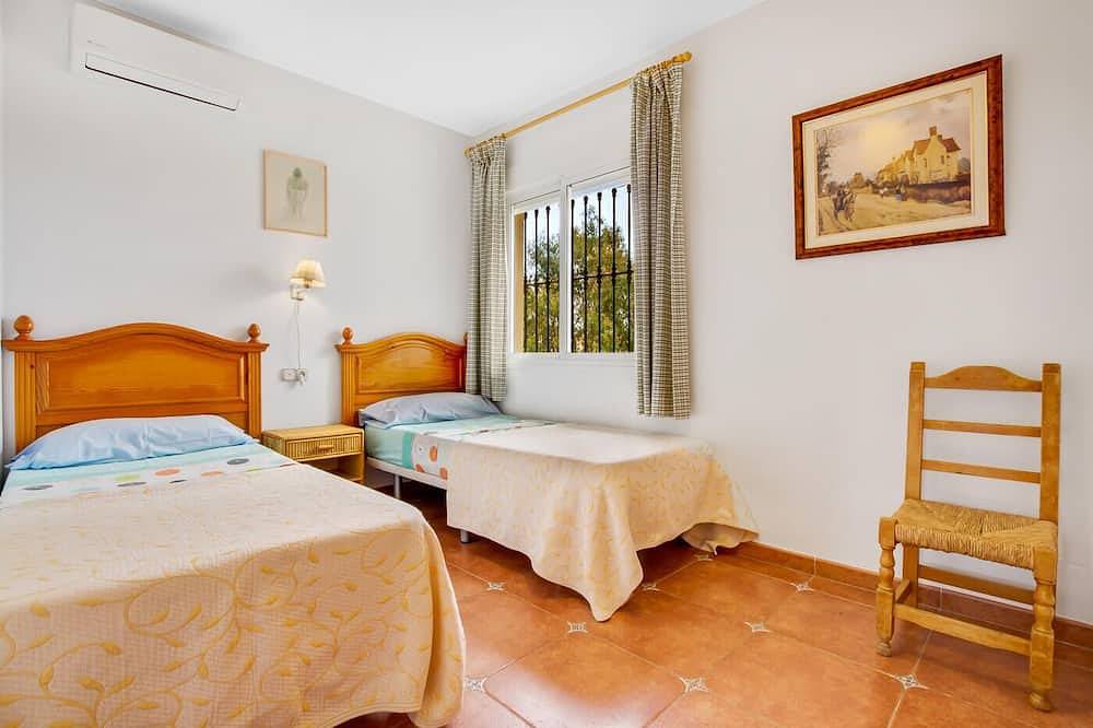 M from the beach, private pool. in Torreblanca (Fuengirola), Fuengirola