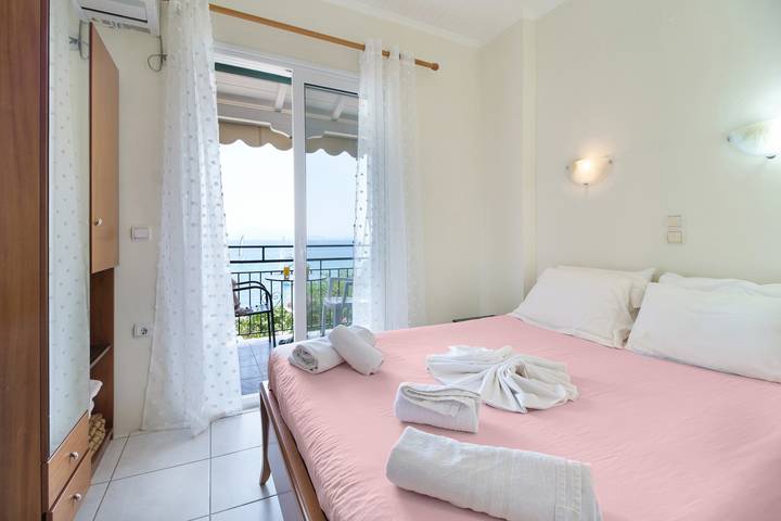 Location de vacances pour 2 personnes, avec jardin et balcon, adapté aux familles à Leucade - 3