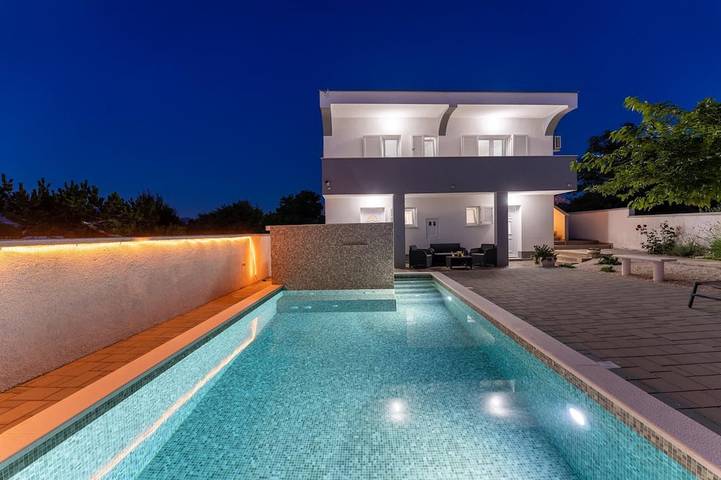 Villa für 9 Personen, mit Garten und Whirlpool, mit Haustier in Razanac