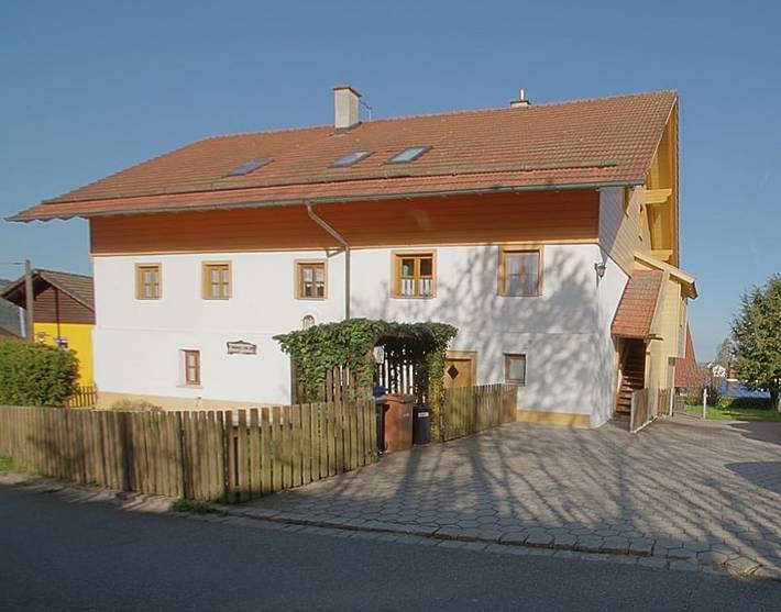 Ferienwohnung für 6 Personen, mit Balkon und Balkon/Terrasse sowie Terrasse und Garten in Arnbruck