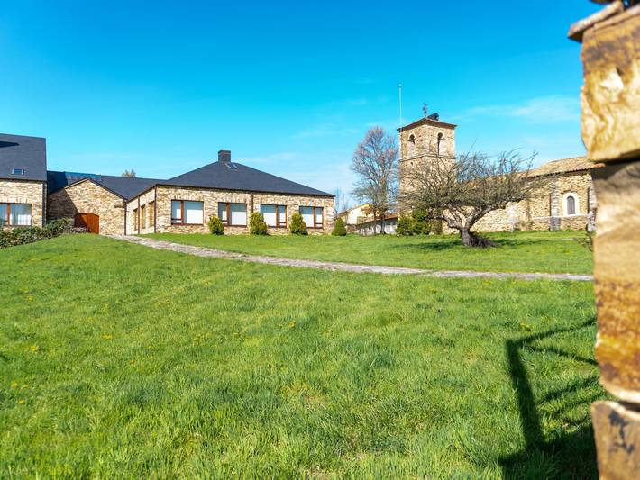 Apartamento de vacaciones para 3 personas, con piscina además de sauna y jardín en Montaña de Luna