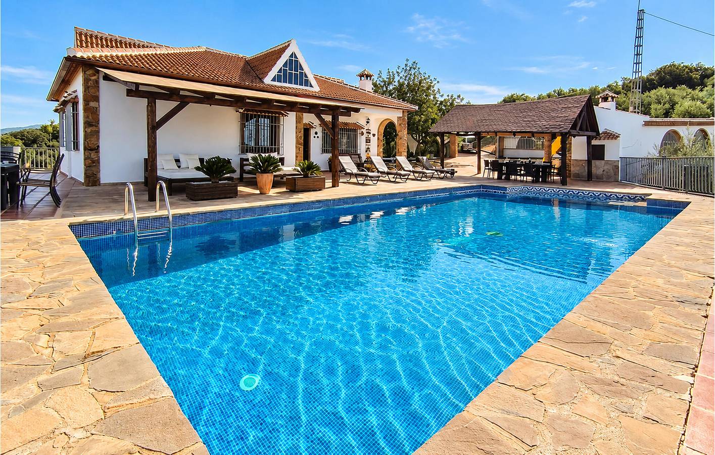 120m² Apartment with AC, Terrace, Pool & Grill in Iznájar, Sierras Subbéticas