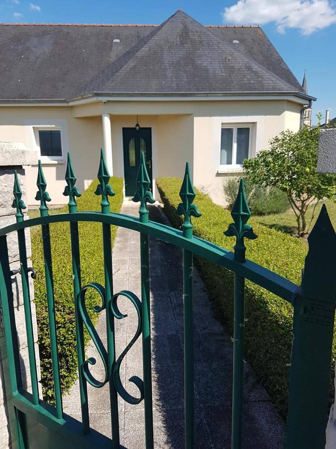 Gîte pour 2 personnes, avec vue ainsi que jardin et terrasse à Vernantes - 3