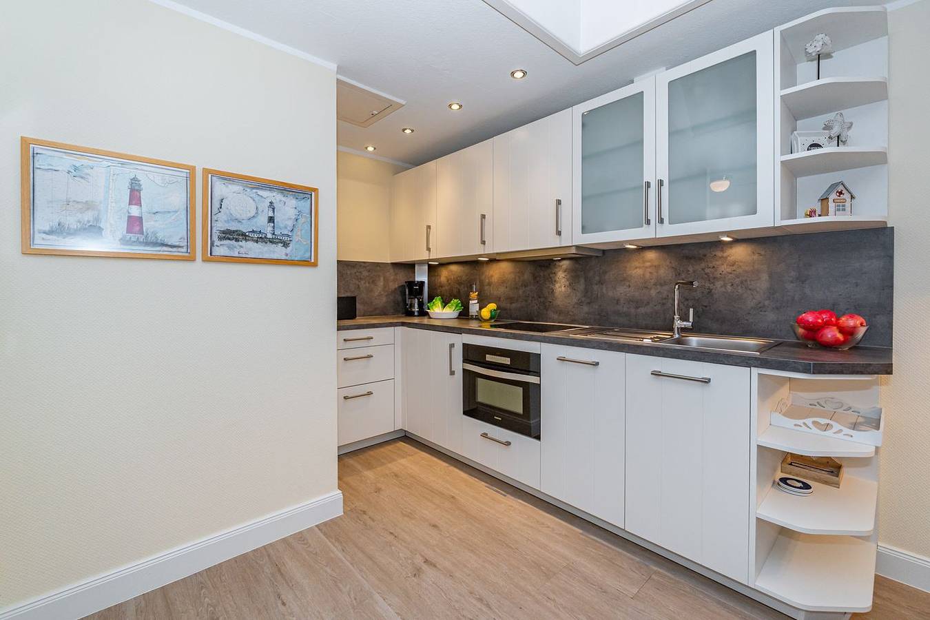 Ganze Wohnung, 2-Zimmer-Ferienwohnung für max. 4 Personen mit Balkon. - nur 300 bis zum Strand! in Westerland, Sylt (Gemeinde)