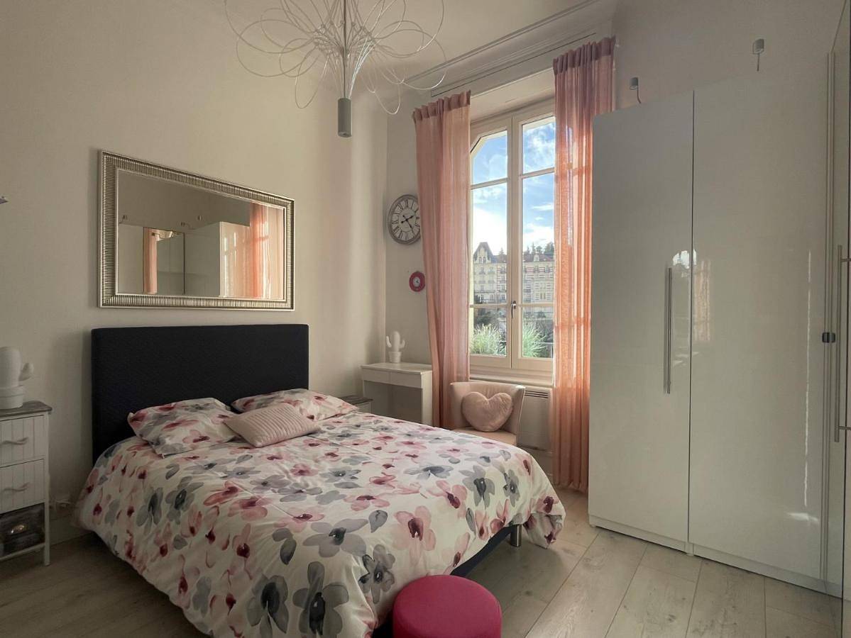 Appartement entier, Studio Apartment in Châtel-Guyon, Parc naturel régional des Volcans d'Auvergne