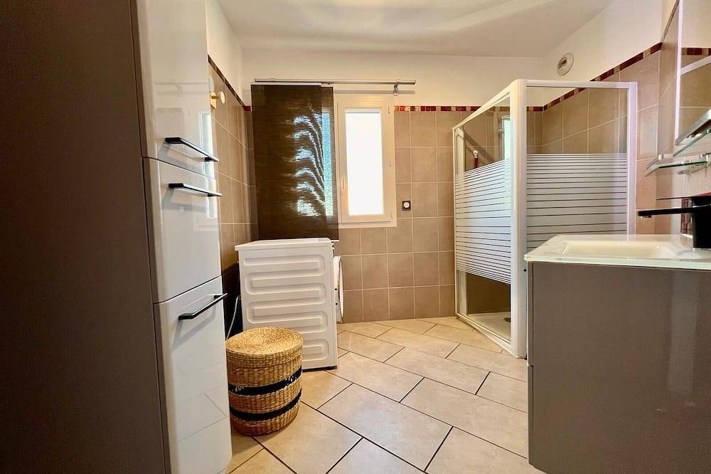 Appartement entier, Appartement 4 personnes à Aléria Haute-Corse. Animal de compagnie accepté in Aléria, Arrondissement de Corte