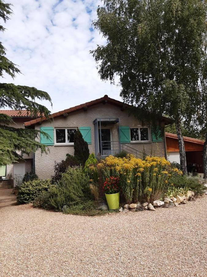 Standard Double Room with Shared Bathroom in Culhat, Région de Thiers