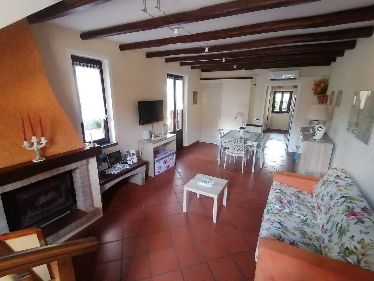 Casa Vacanza Anna, Lake Maggiore: Independent House with Garden, Parking, Pets Welcome in Santino (San Bernardino Verbano), San Bernardino Verbano