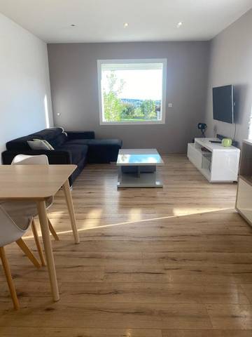 Gîte pour 4 personnes, avec jardin et vue ainsi que terrasse et piscine à Séguret