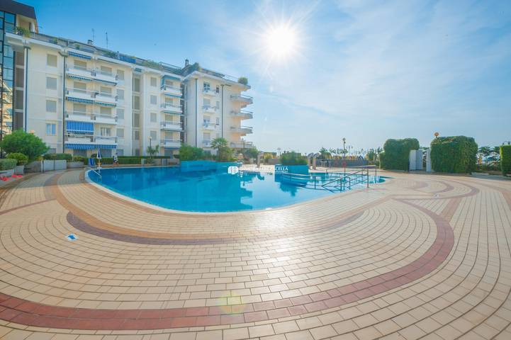Ferienwohnung mit Meerblick für 7 Personen, mit Terrasse und Pool in Jesolo