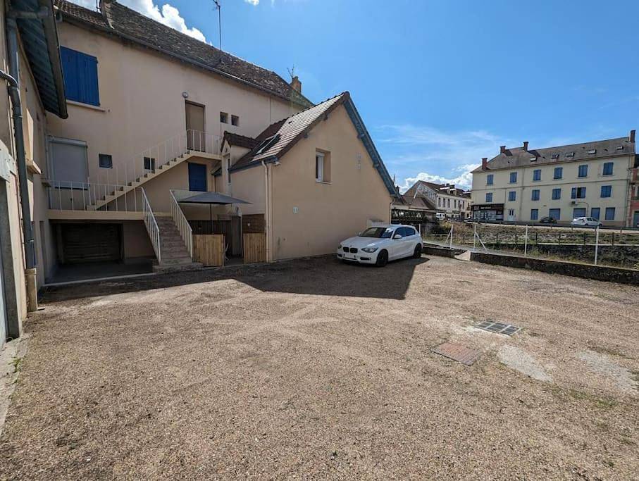 Appartement entier, One-Bedroom Apartment in Digoin, Région de Charolles