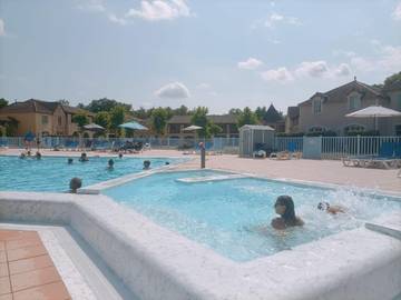 Gîte pour 5 personnes, avec jacuzzi ainsi que jardin et piscine, animaux acceptés à Monflanquin
