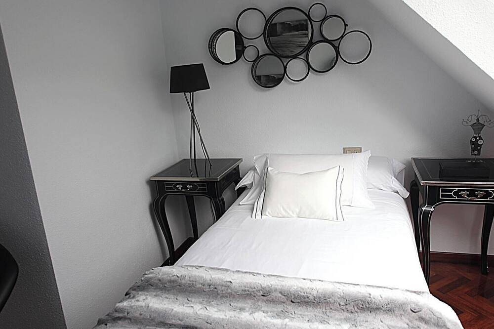 Entire apartment, Homerez - Elegant Apartment in Malpica with Sea View in Malpica de Bergantiños, Costa da Morte