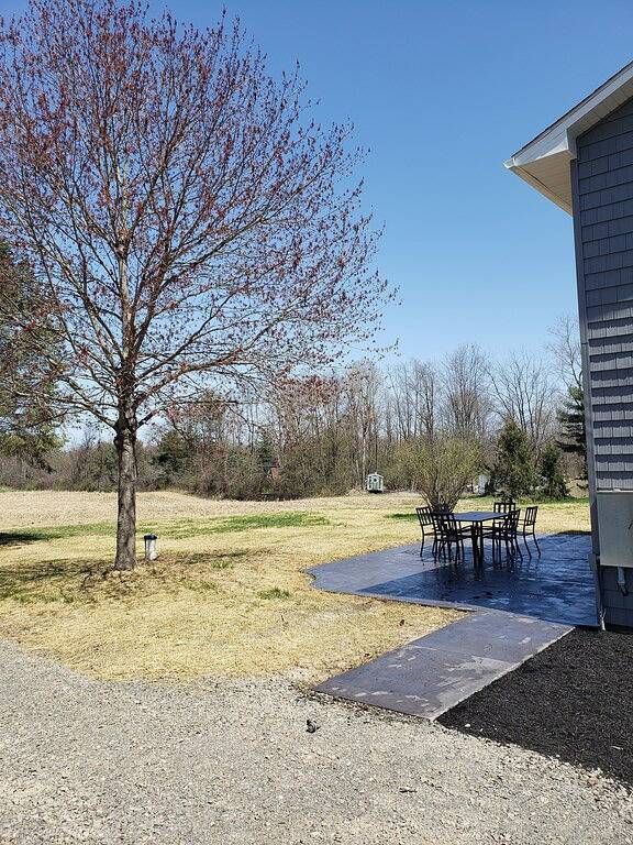 Vacation rental for 6 people, with yard in Seneca Lake