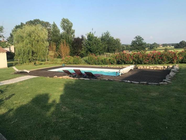 Location de vacances pour 15 personnes, avec terrasse ainsi que piscine et vue à Fréjairolles