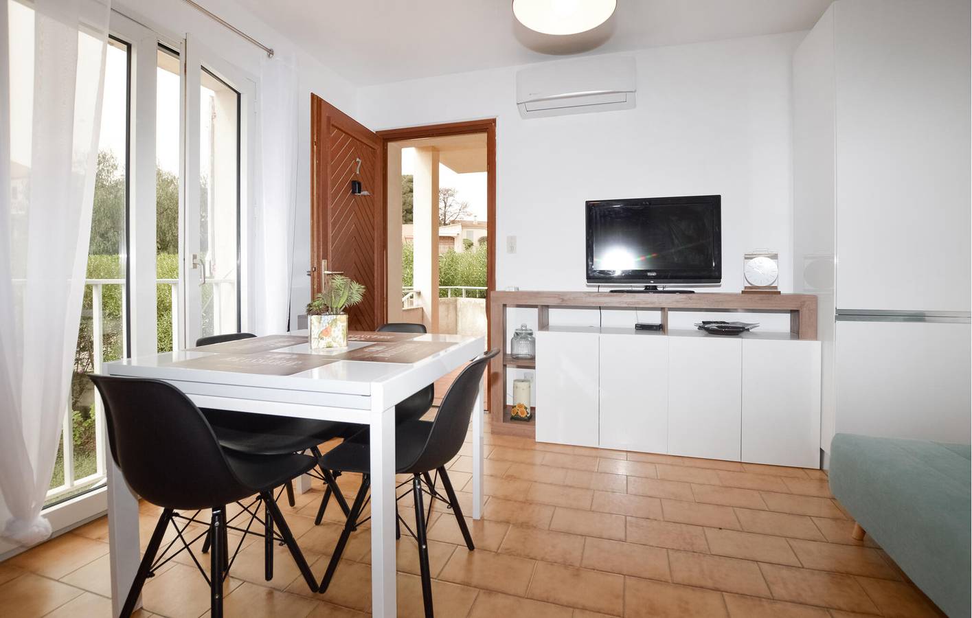 Ganze Ferienwohnung, Rückzugsort am Meer mit Terrasse und Parkplatz in Monticello, Calvi und Umgebung