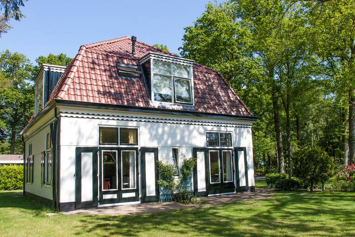 Vakantiehuis voor 12 personen, with Balkon/Terras and Terras as well as Tuin and Kinderzwembad in De Bult