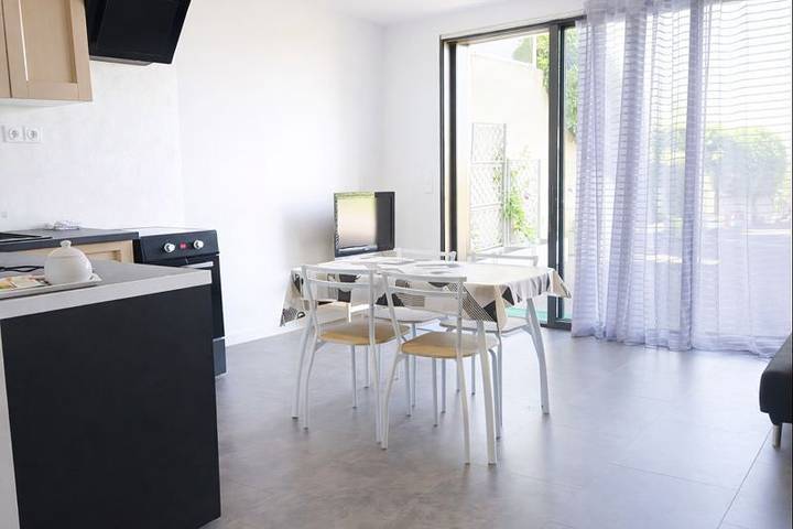 Gîte pour 4 personnes, avec jardin ainsi que terrasse et jacuzzi à Cholet