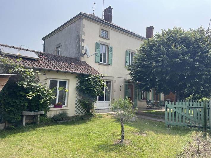 Gîte pour 6 personnes, avec Terrasse et Jacuzzi ainsi que Jardin et Sauna