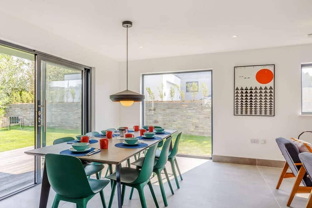 4 Bed in Bude in Widemouth Bay, Cornwall
