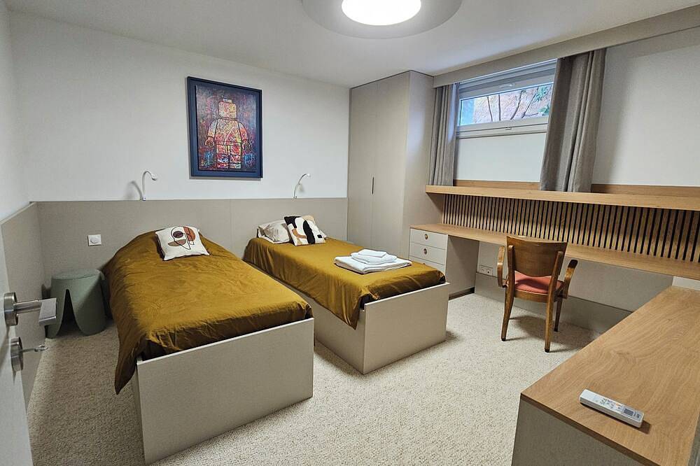 La Maison Bleue in Saint-Mitre-les-Remparts, Istres region