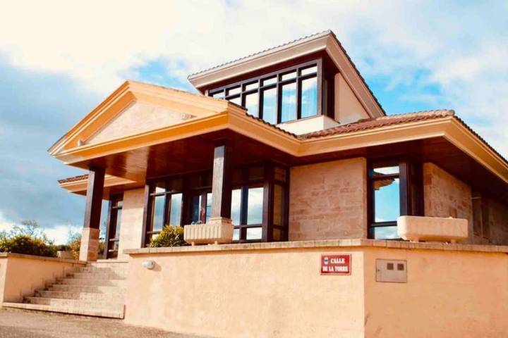 Chalet para 8 personas, con Terraza y Jardín además de Piscina y Sauna en La Rioja