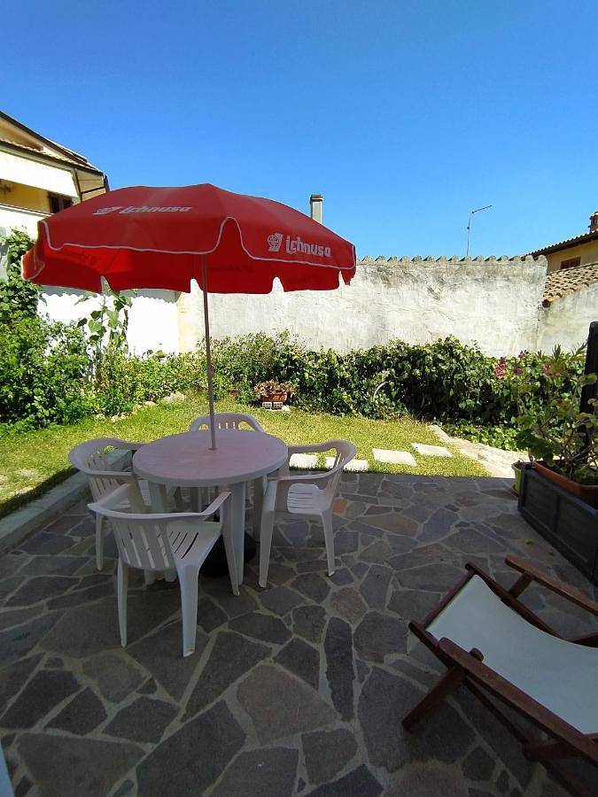 Location de vacances pour 2 personnes, avec terrasse ainsi que jardin et vue, animaux acceptés à Sant'Anna Arresi - 2