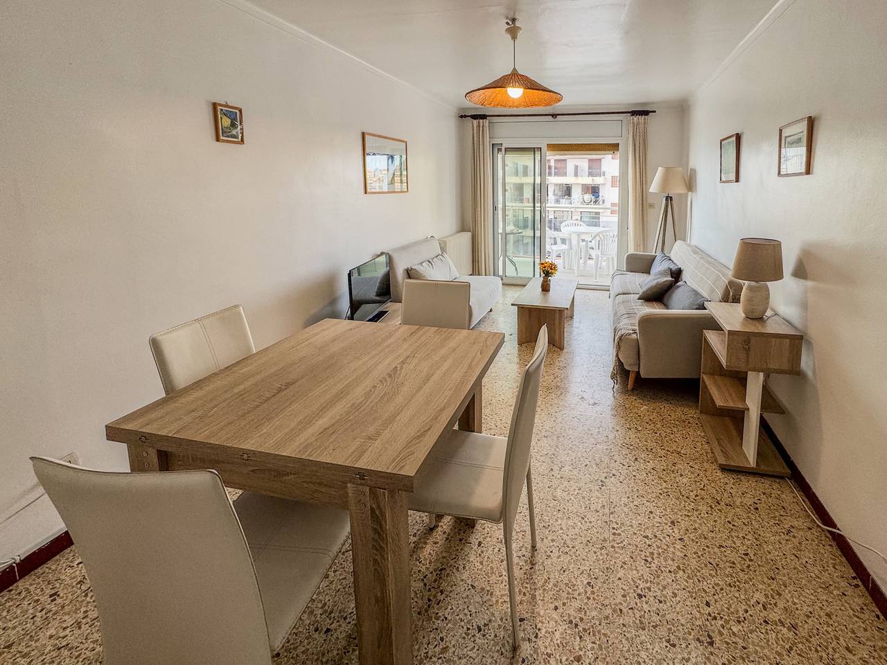 Appartement entier, Appartement de vacances pour 4 personnes avec balcon in Platja de Sant Margarida (Roses), Roses