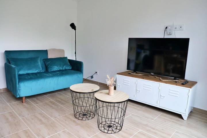 Gîte pour 3 personnes, avec jardin à Favières - 4