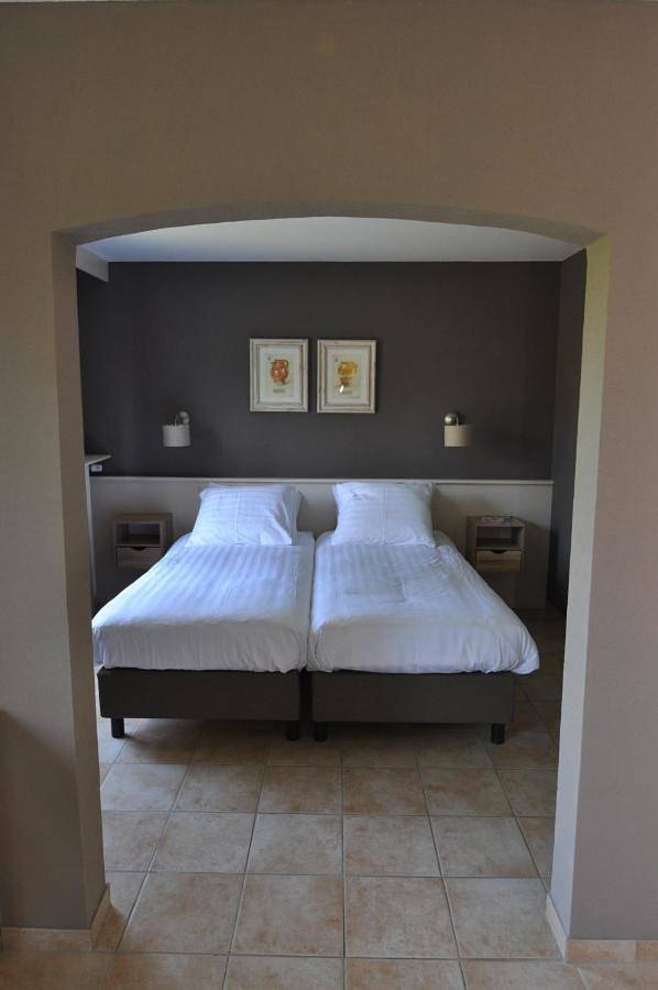 Location de vacances pour 2 personnes, avec jardin et vue dans Bains-les-Bains - 2