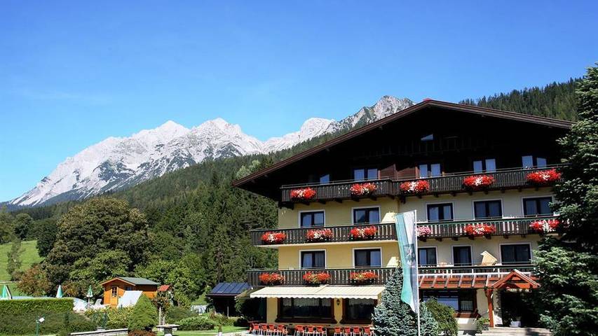 Pension für 5 Personen, mit Balkon und Pool sowie Garten und Sauna in Ramsau am Dachstein