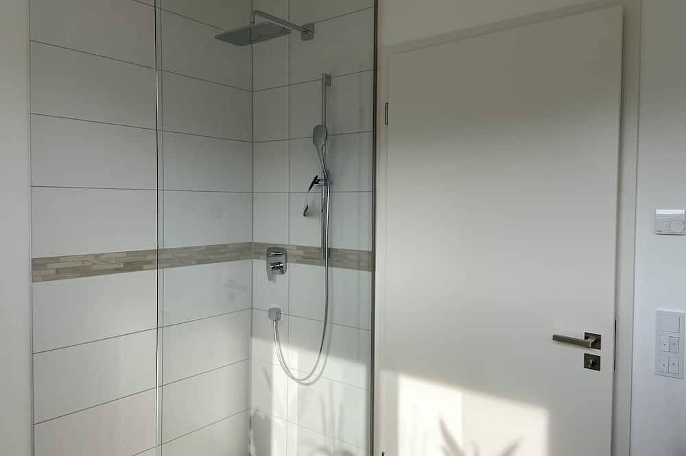 Ganze Wohnung, Großzügige Ferienwohnung mit Blick in die Weinberge  in Mehring in Mehring, Moseleifel