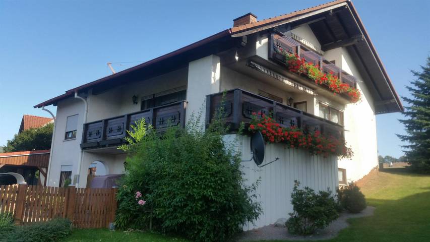 Ferienwohnung für 3 Personen, mit Terrasse und Garten sowie Pool