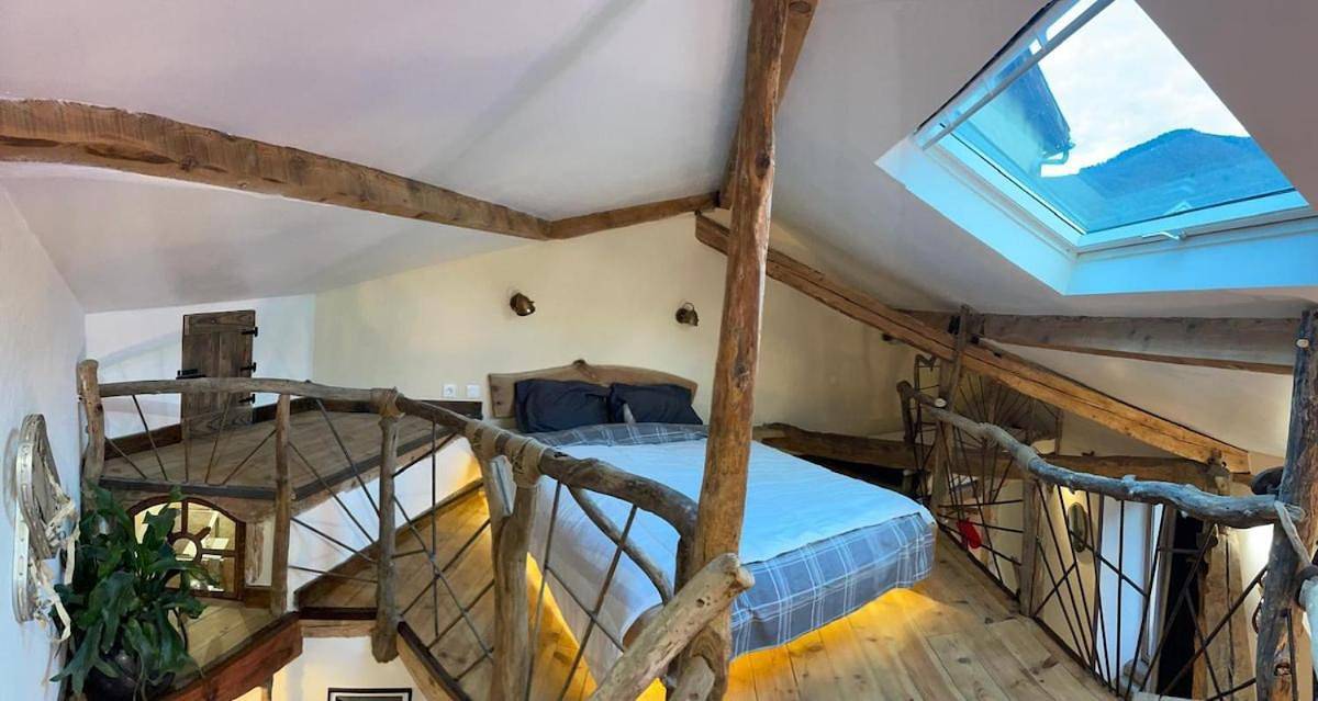 Appartement entier, One-Bedroom Apartment in Tarascon-sur-Ariège, Ariège