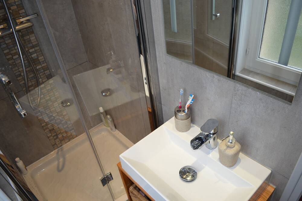 Appartement entier, 2P. tout confort-48m2+jardinet.Plage, port, commerces et chateau 8mn à pieds in Dieppe, Région de Dieppe
