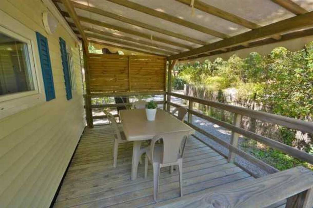 Camping 4 étoiles - Piscine  - eeeeaa in Saint-Jeannet, Cannes region