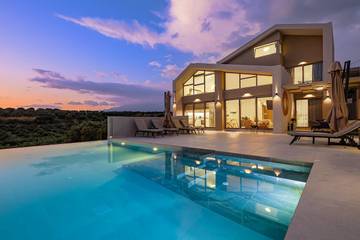 Villa für 10 Personen, mit Pool und Whirlpool sowie Balkon/Terrasse auf Kreta