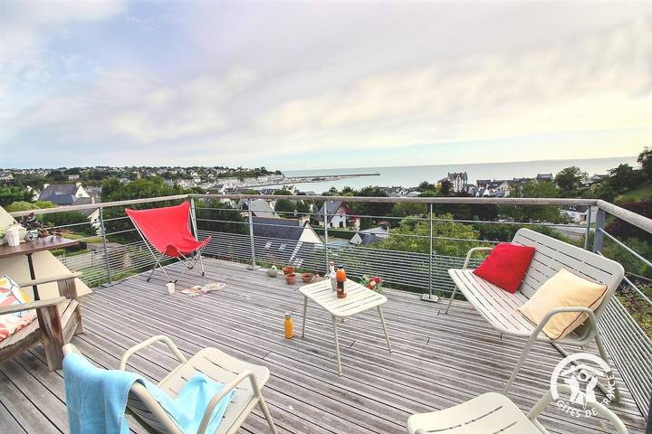 Gîte pour 8 personnes, avec terrasse et jardin dans Plage De La Banche Binic