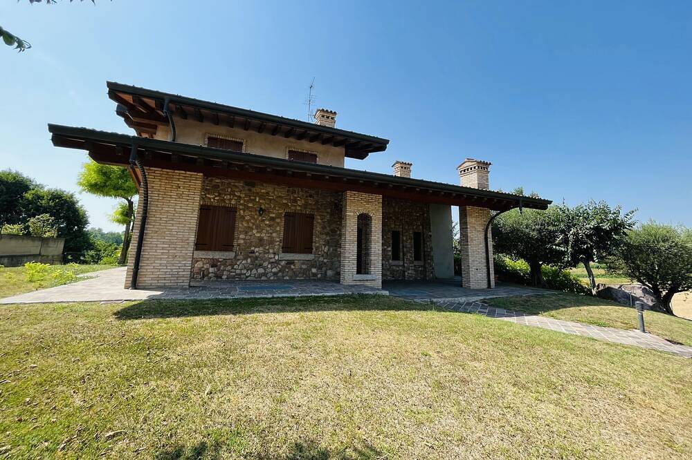Villa-Eigenes Badezimmer in Monzambano, Mantua Provinz