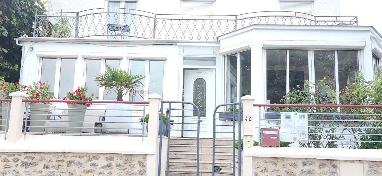 Double Room with Sea View in Le Perreux-sur-Marne, Val-de-Marne